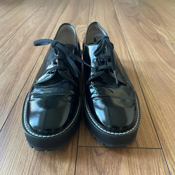 Stuart Weitzman Jesper Oxford Shoes - Picture 3 of 9